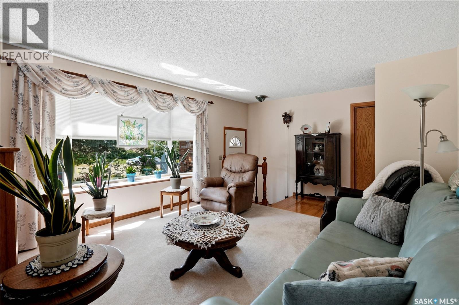 710 3rd AVENUE - 3