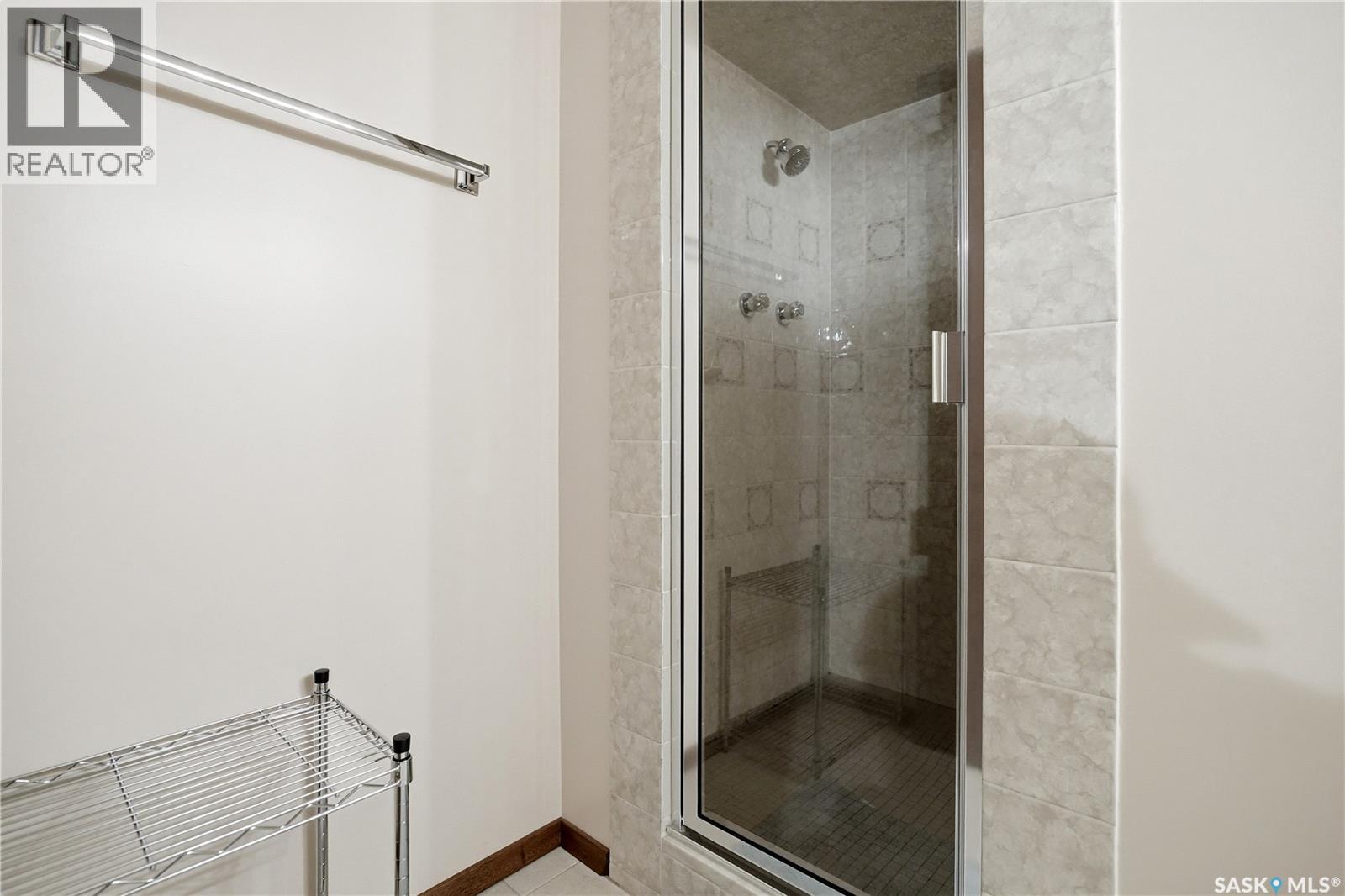 710 3rd AVENUE - 32
