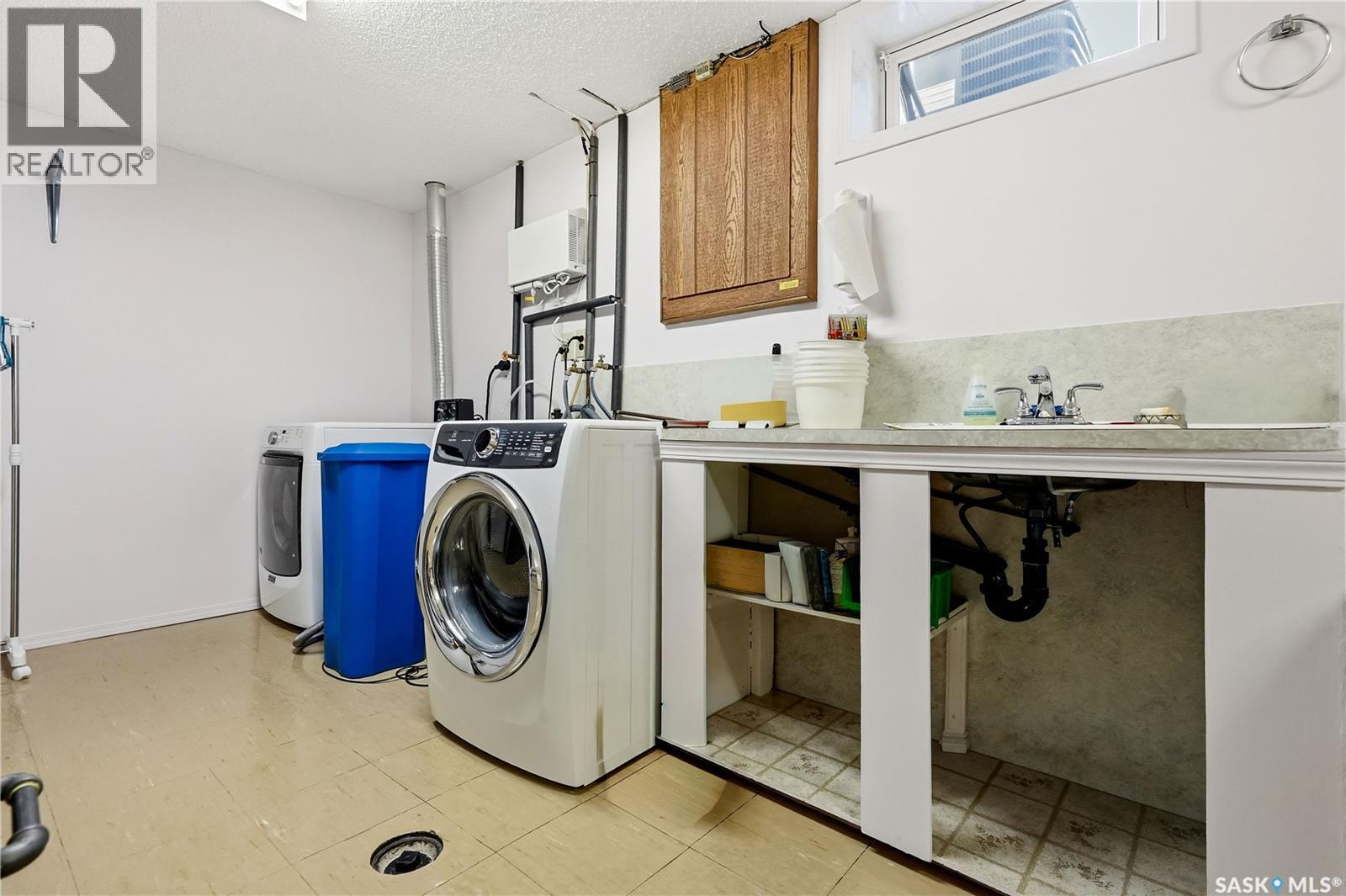 710 3rd AVENUE - 34