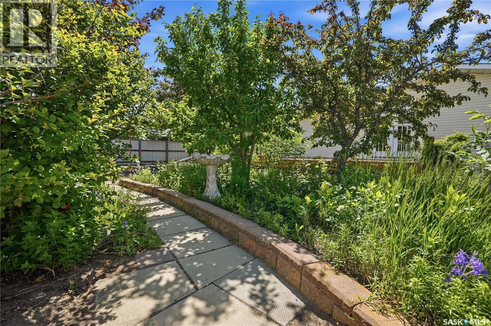 710 3rd AVENUE - 8