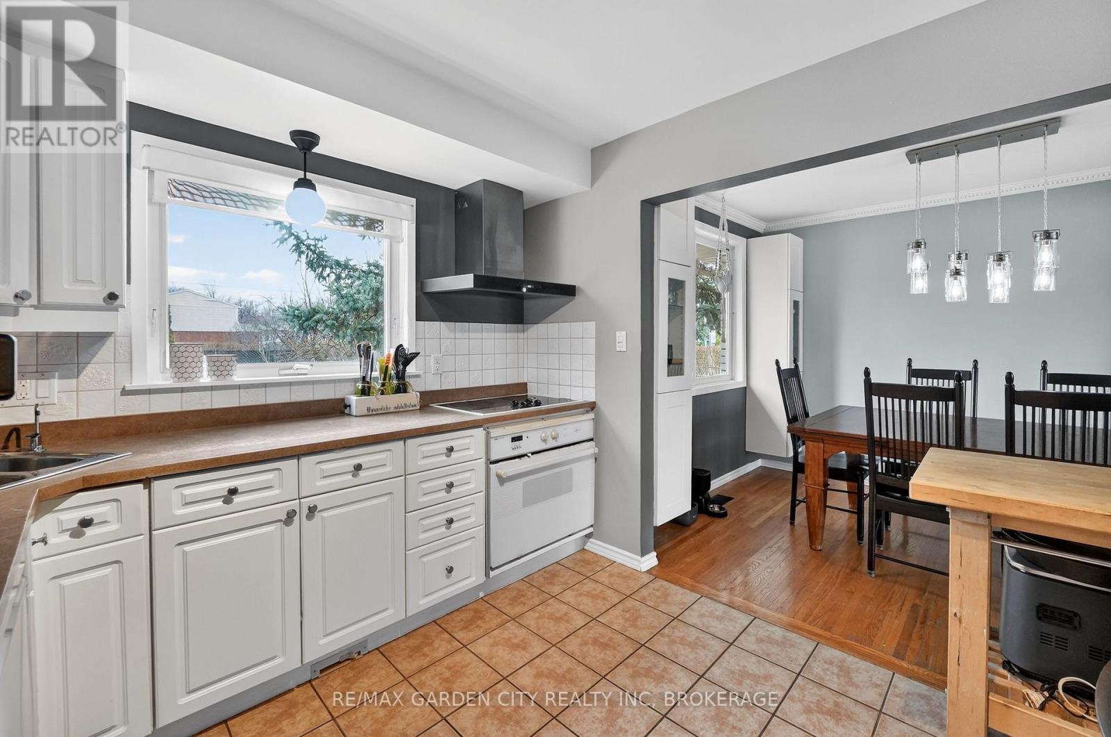 78 MEREDITH DRIVE - 14