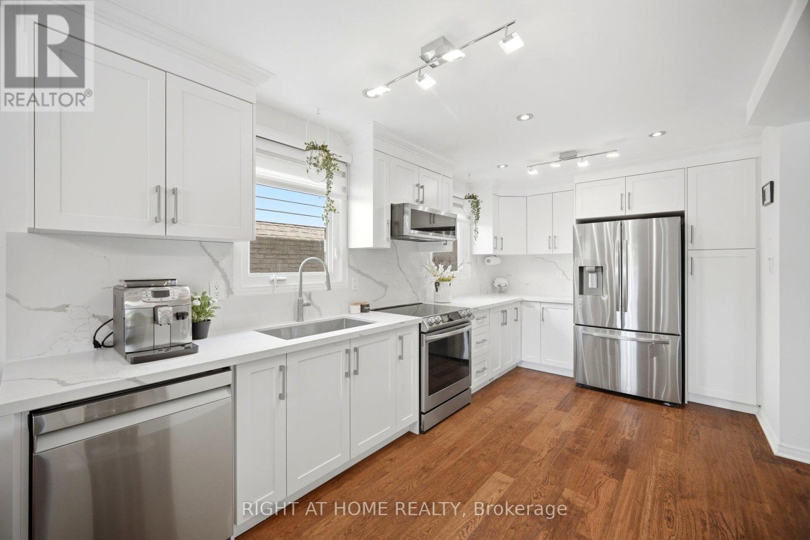 7013 HICKLING CRESCENT - 13