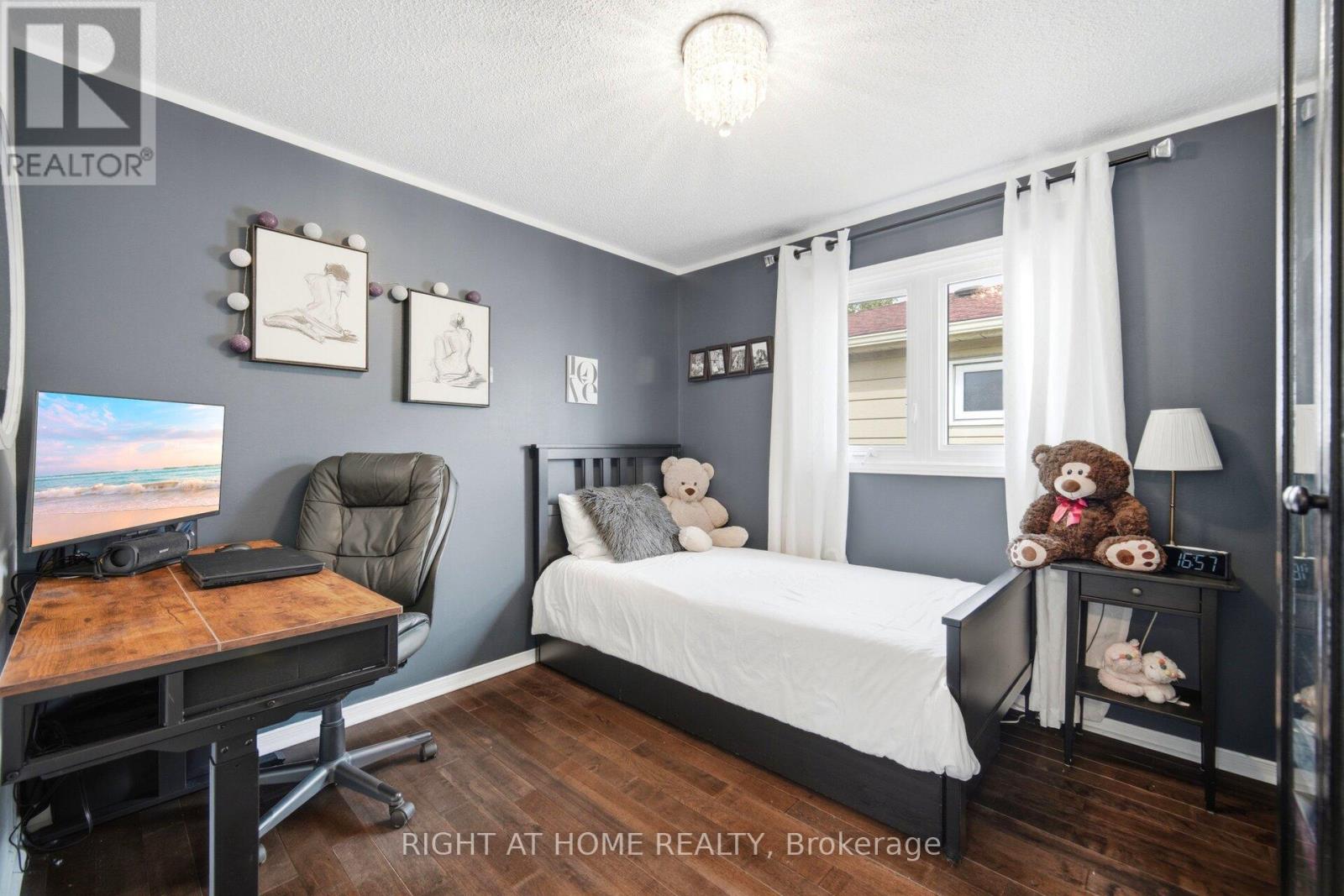 7013 HICKLING CRESCENT - 23