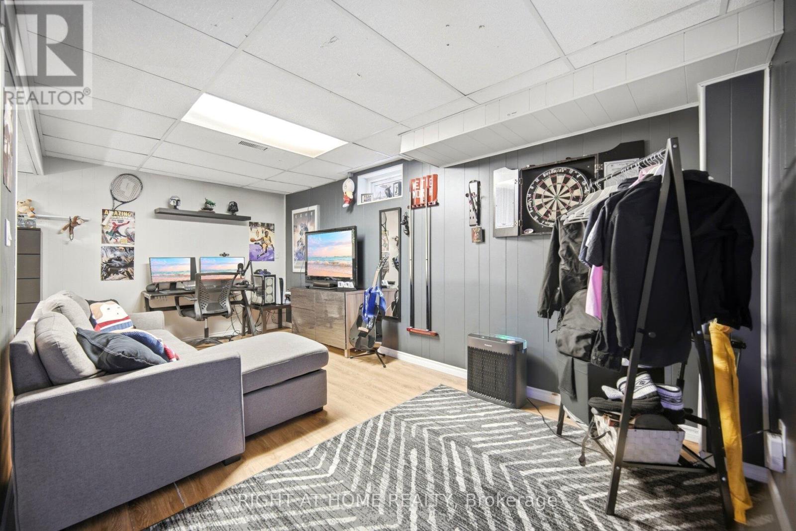 7013 HICKLING CRESCENT - 32