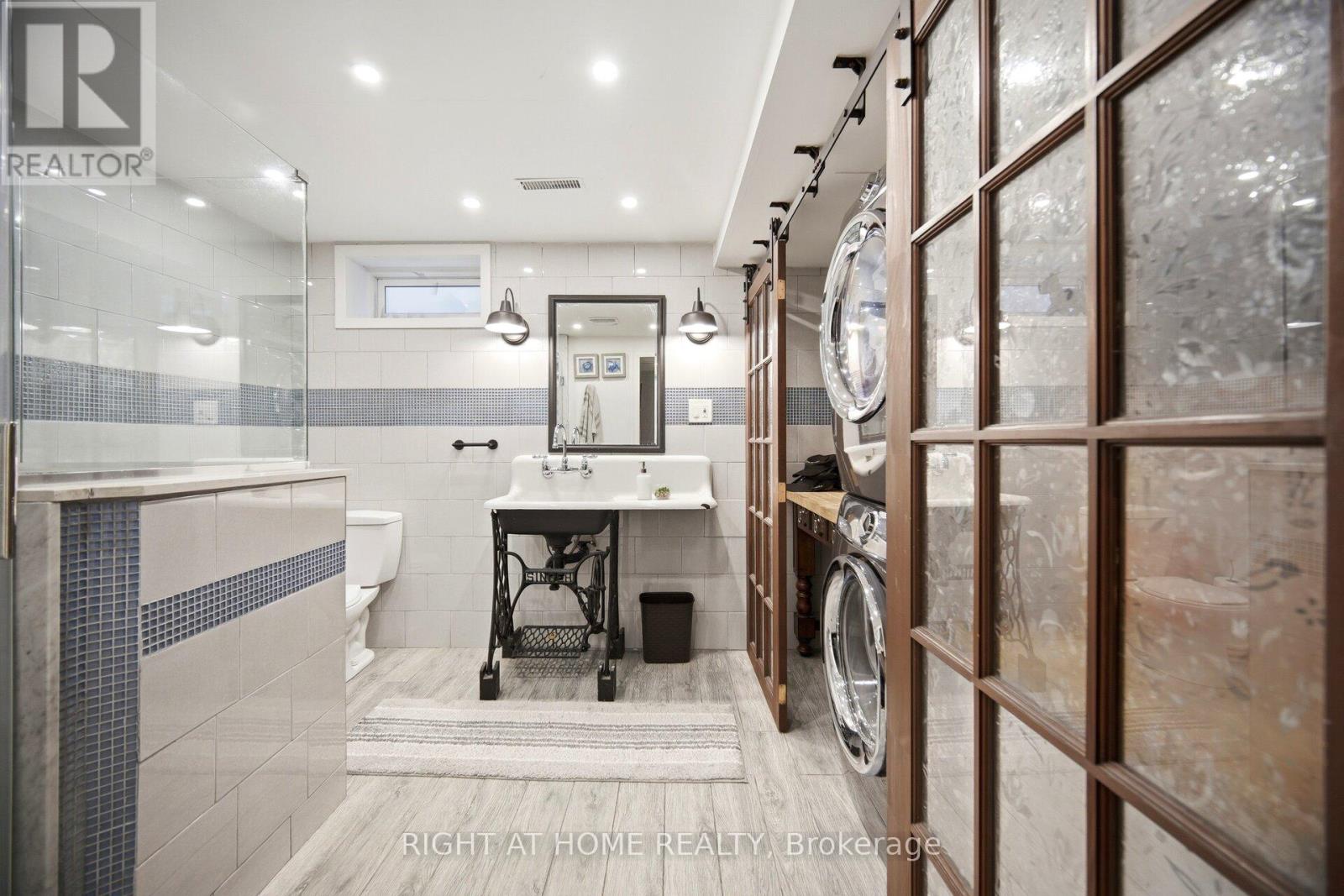 7013 HICKLING CRESCENT - 37