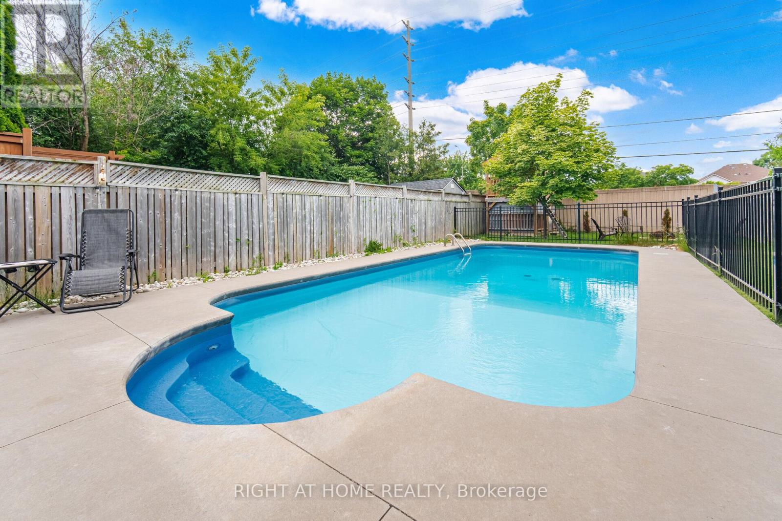 7013 HICKLING CRESCENT - 44