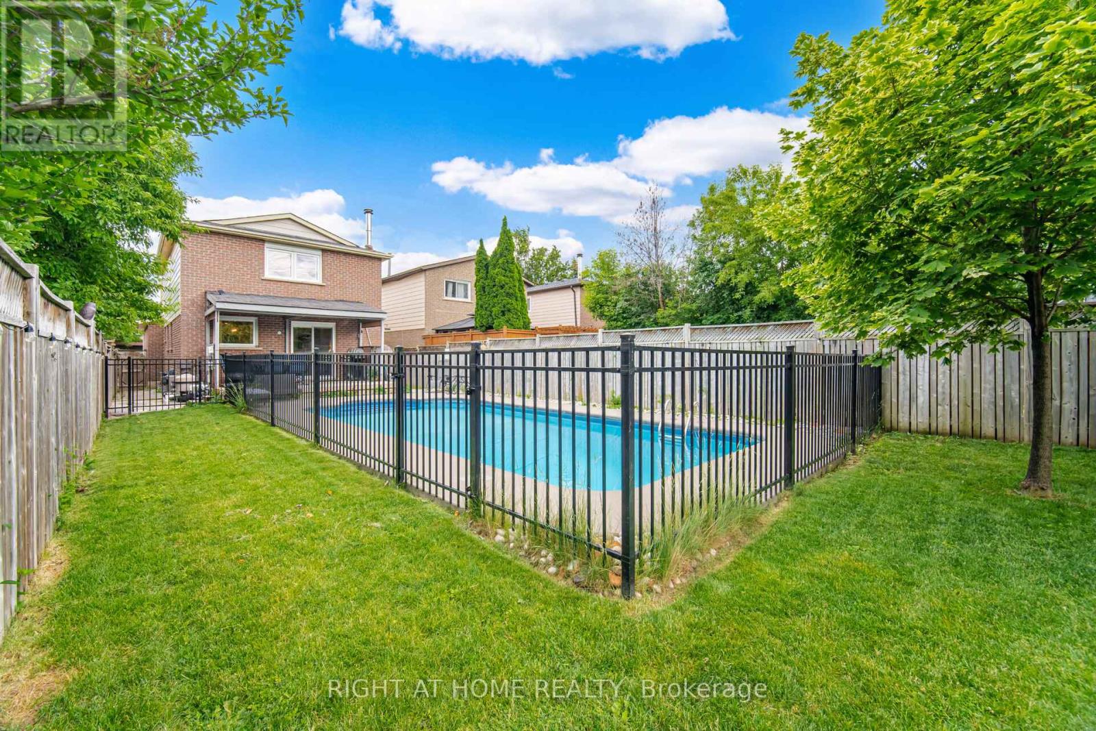 7013 HICKLING CRESCENT - 48