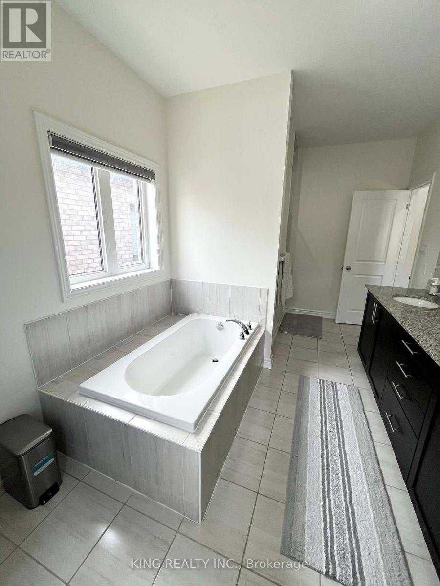 63 COBRIZA CRESCENT - 27