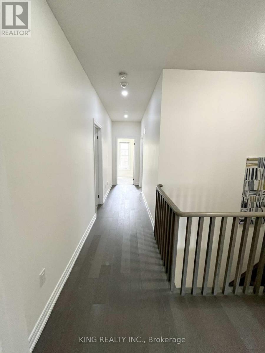 63 COBRIZA CRESCENT - 29