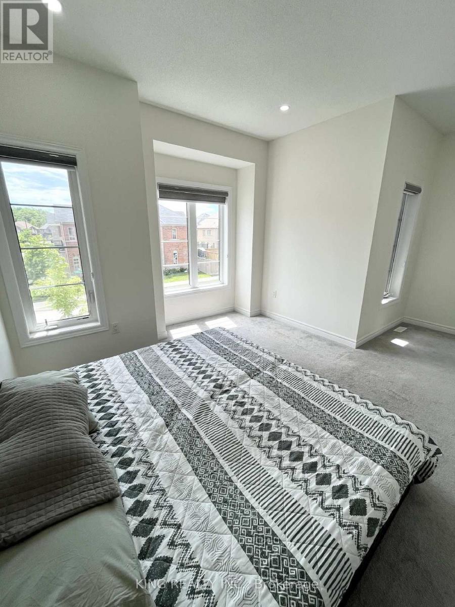 63 COBRIZA CRESCENT - 32
