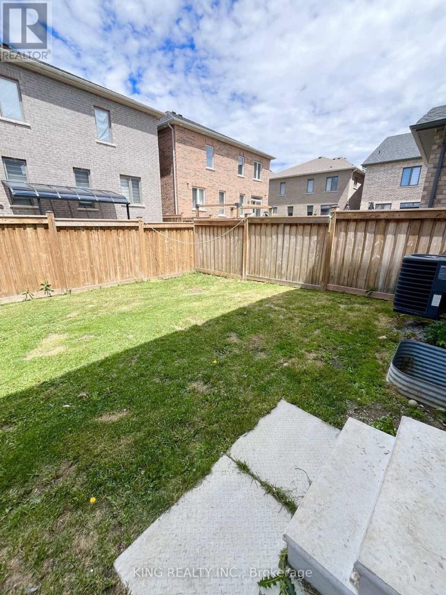 63 COBRIZA CRESCENT - 36