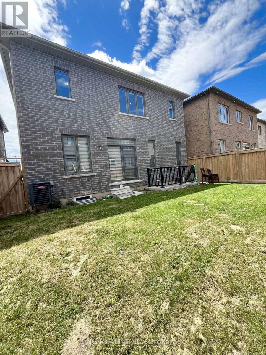 63 COBRIZA CRESCENT - 37