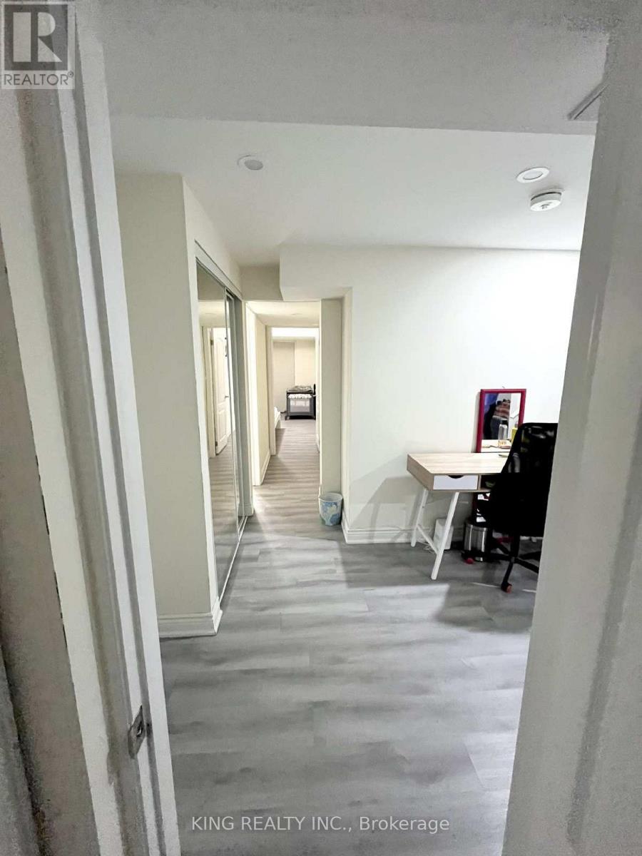 63 COBRIZA CRESCENT - 39