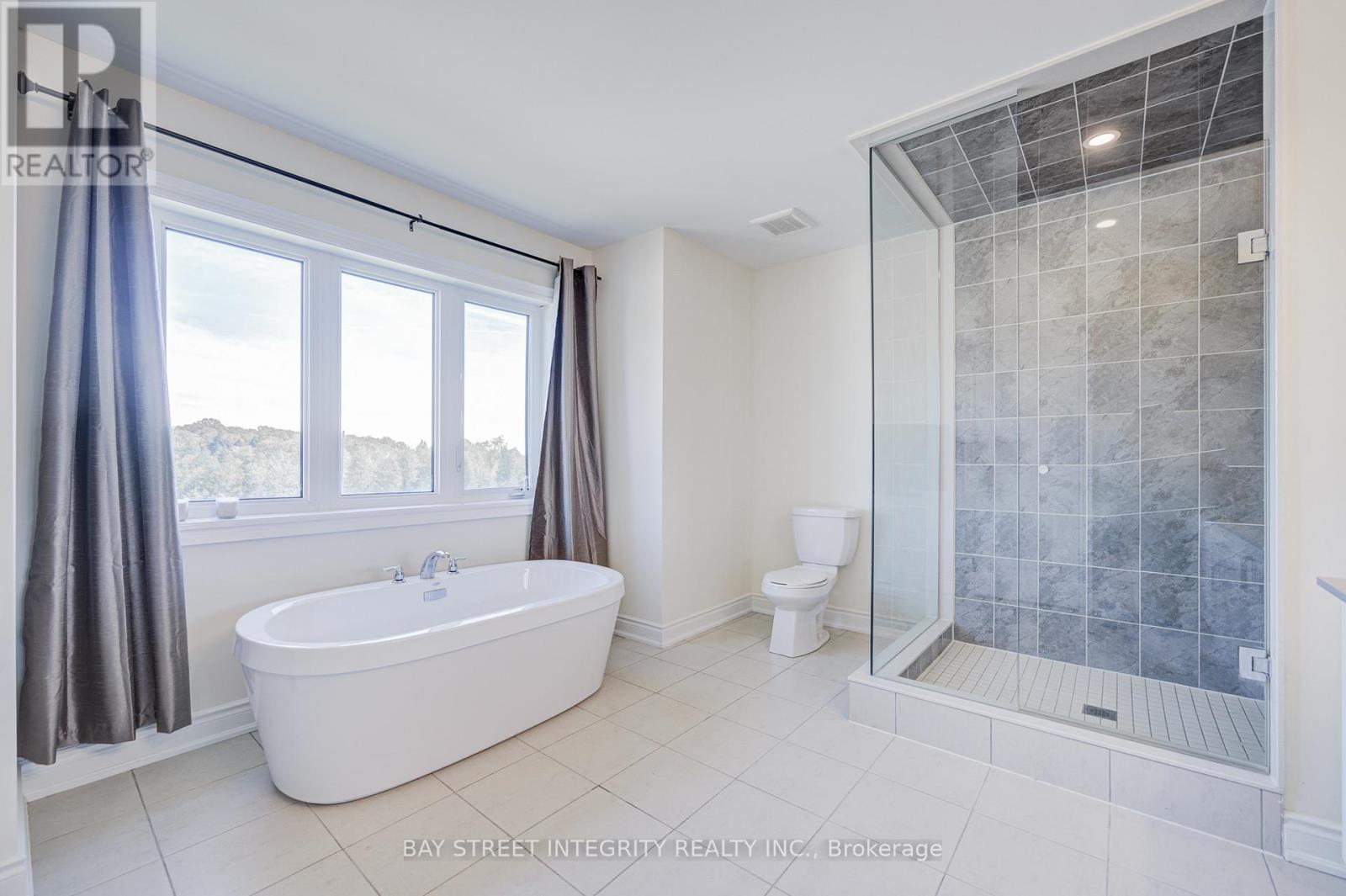41 KENNETH ROGERS CRESCENT - 26
