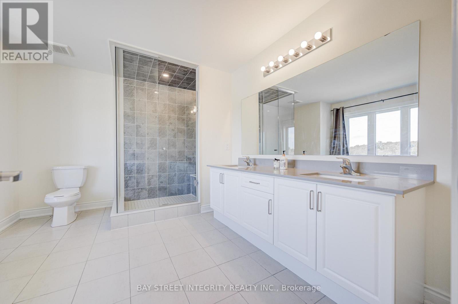 41 KENNETH ROGERS CRESCENT - 25