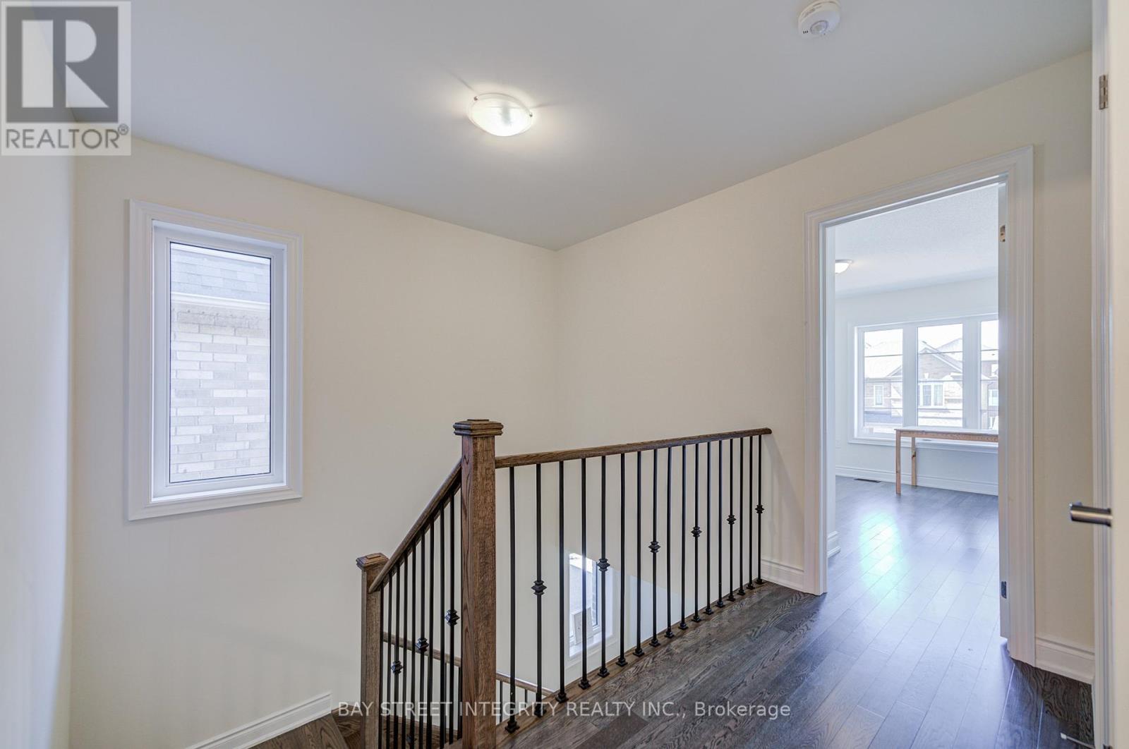 41 KENNETH ROGERS CRESCENT - 20