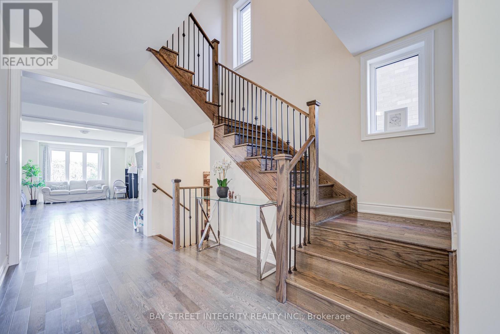 41 KENNETH ROGERS CRESCENT - 19