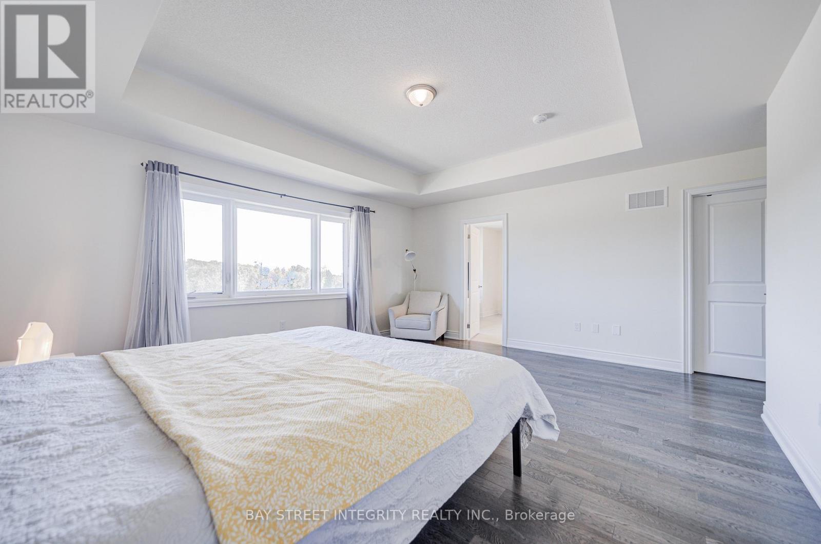 41 KENNETH ROGERS CRESCENT - 22