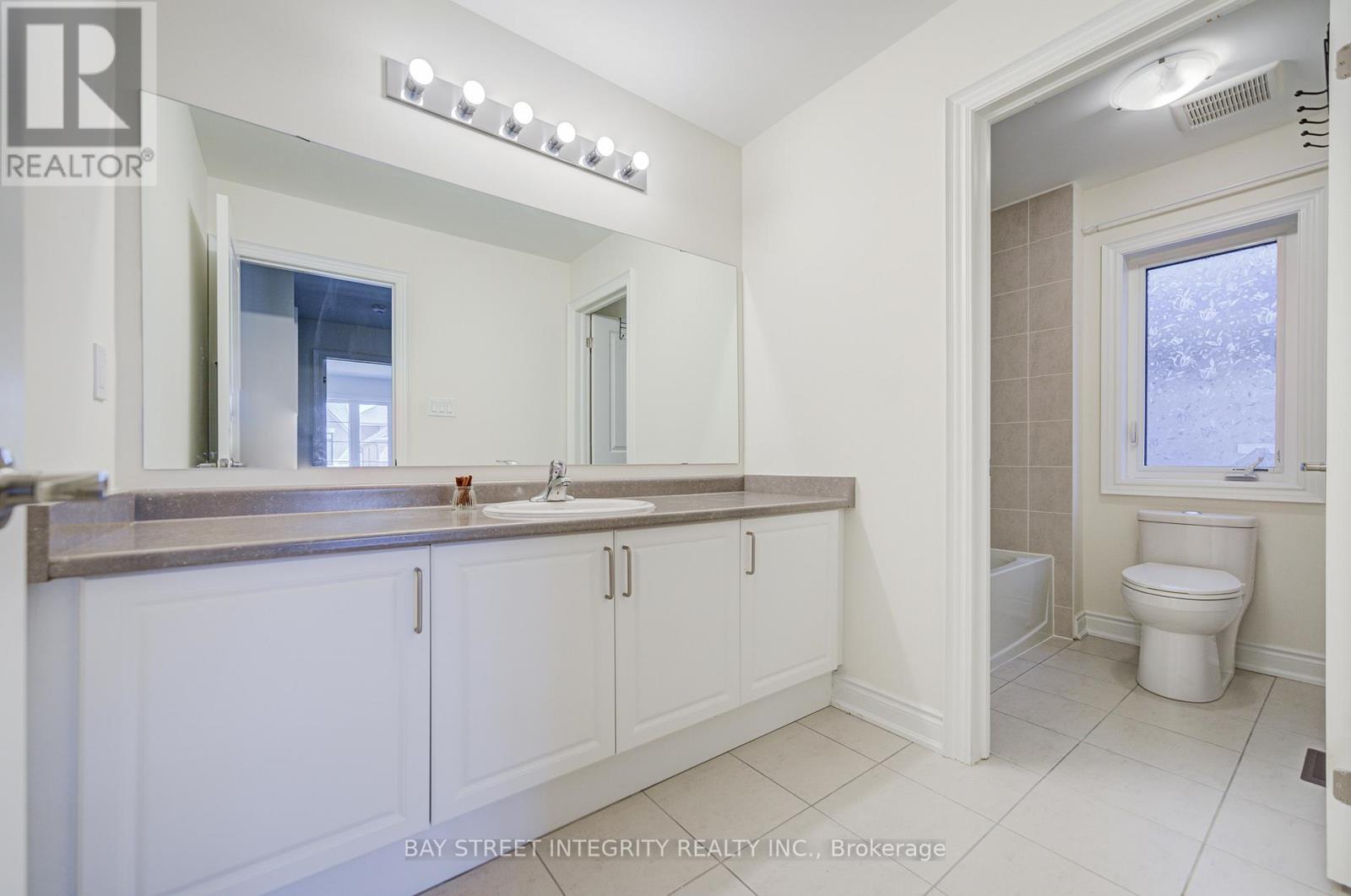 41 KENNETH ROGERS CRESCENT - 29
