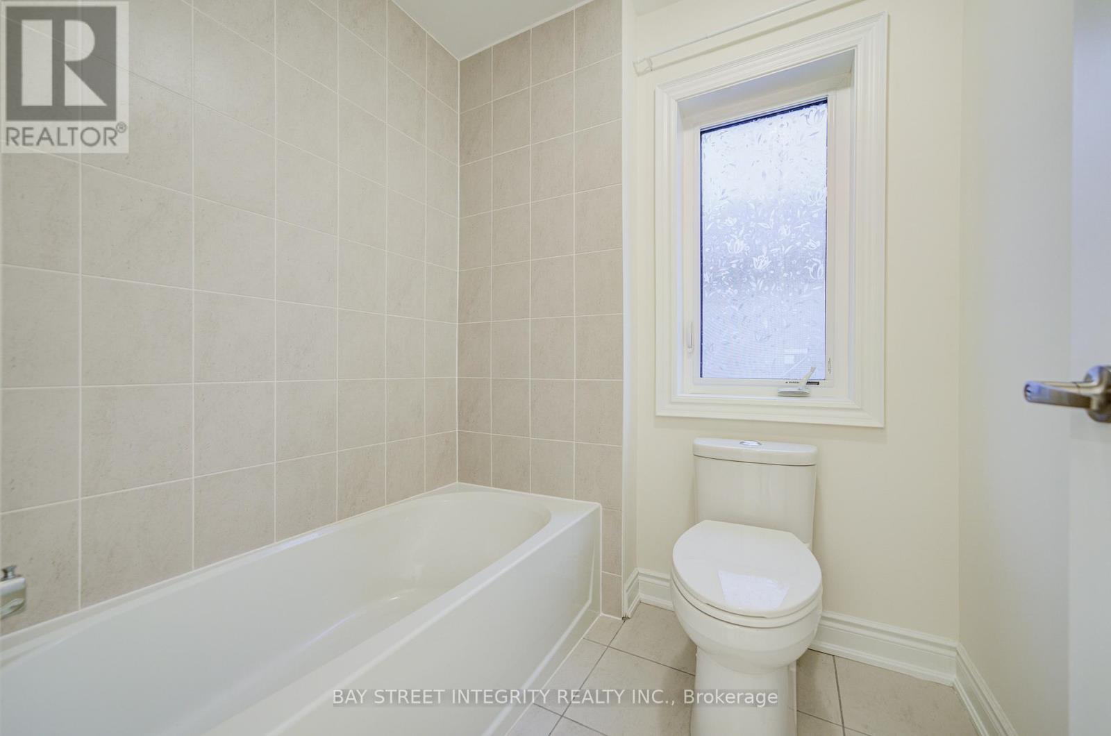 41 KENNETH ROGERS CRESCENT - 30