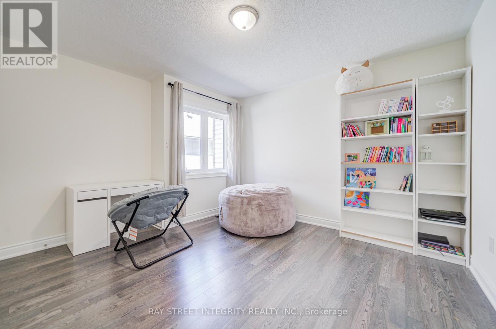 41 KENNETH ROGERS CRESCENT - 34