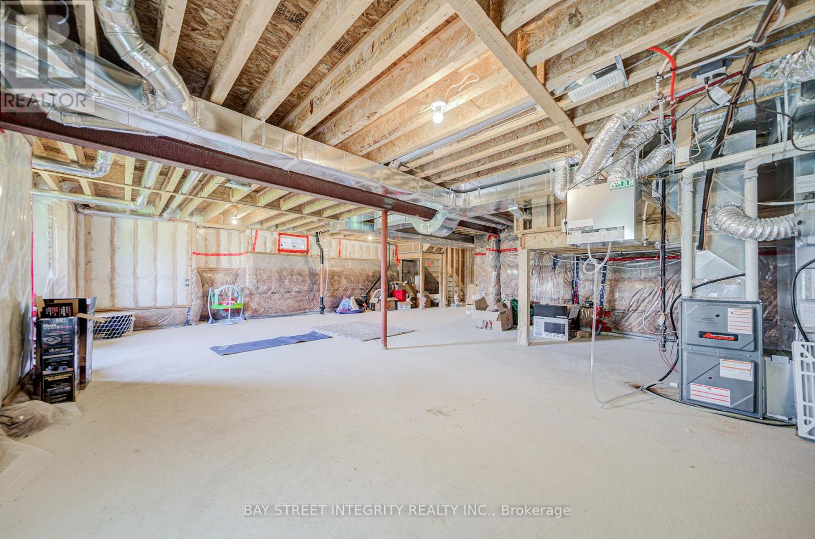 41 KENNETH ROGERS CRESCENT - 36