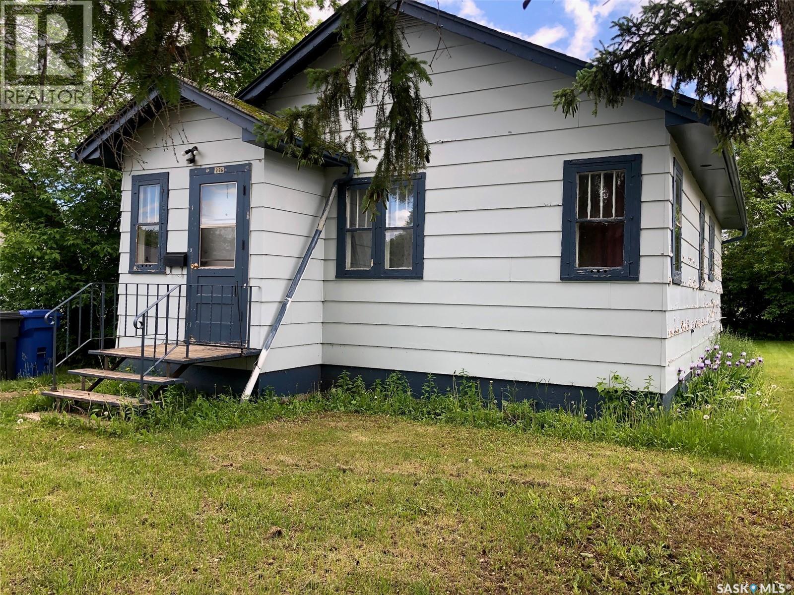 226 4th AVENUE W - photo 2