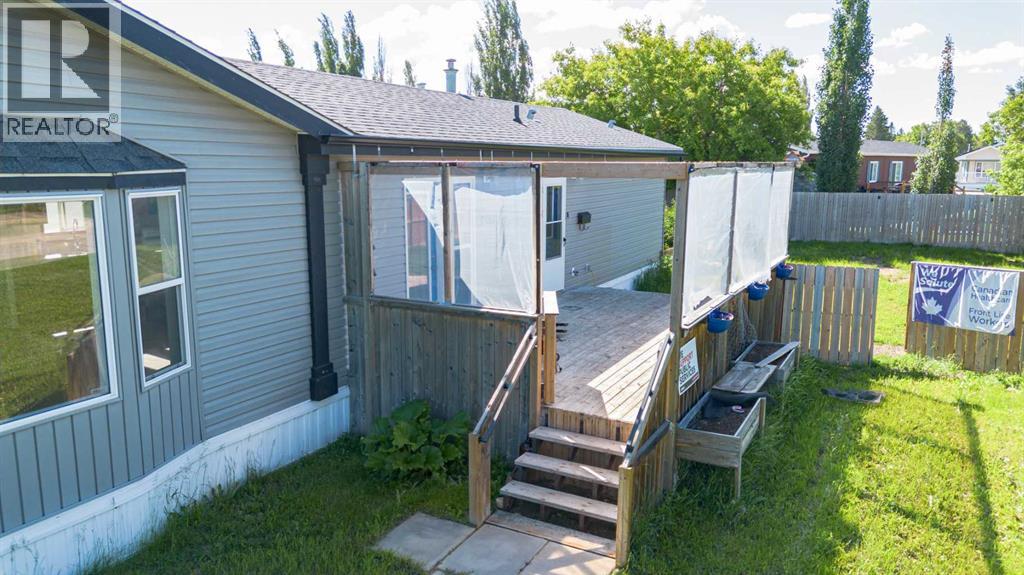 6013 54 Ave Close — photo 8