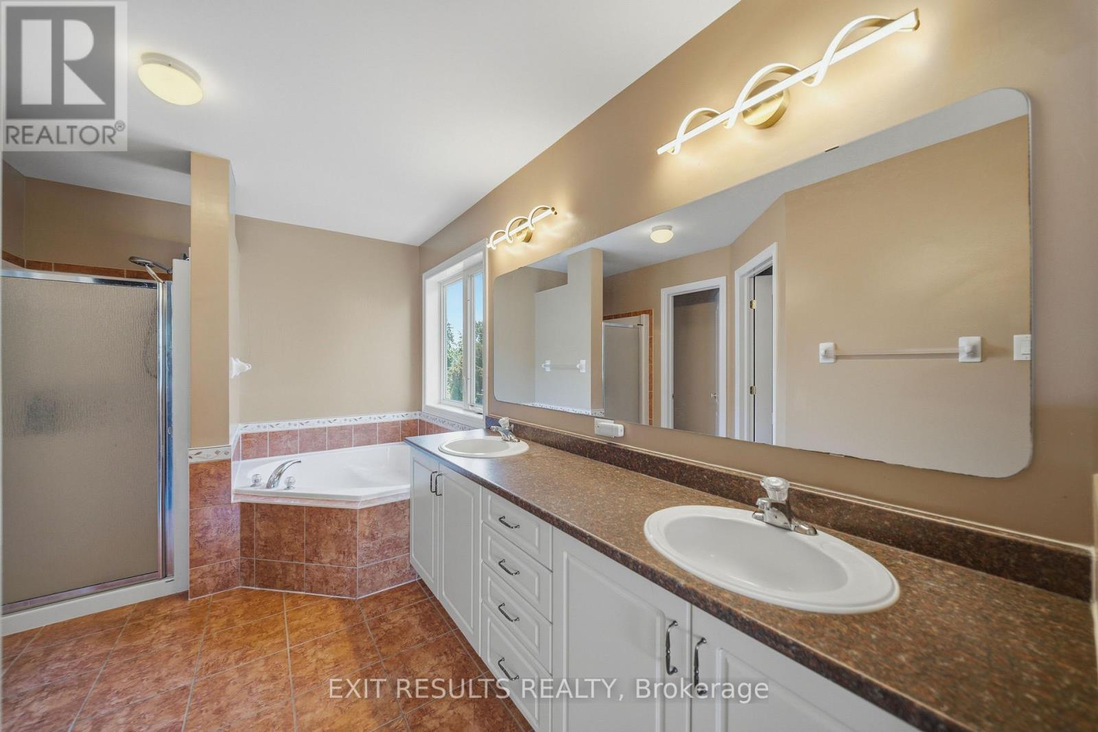 5B KEMP DRIVE - 25