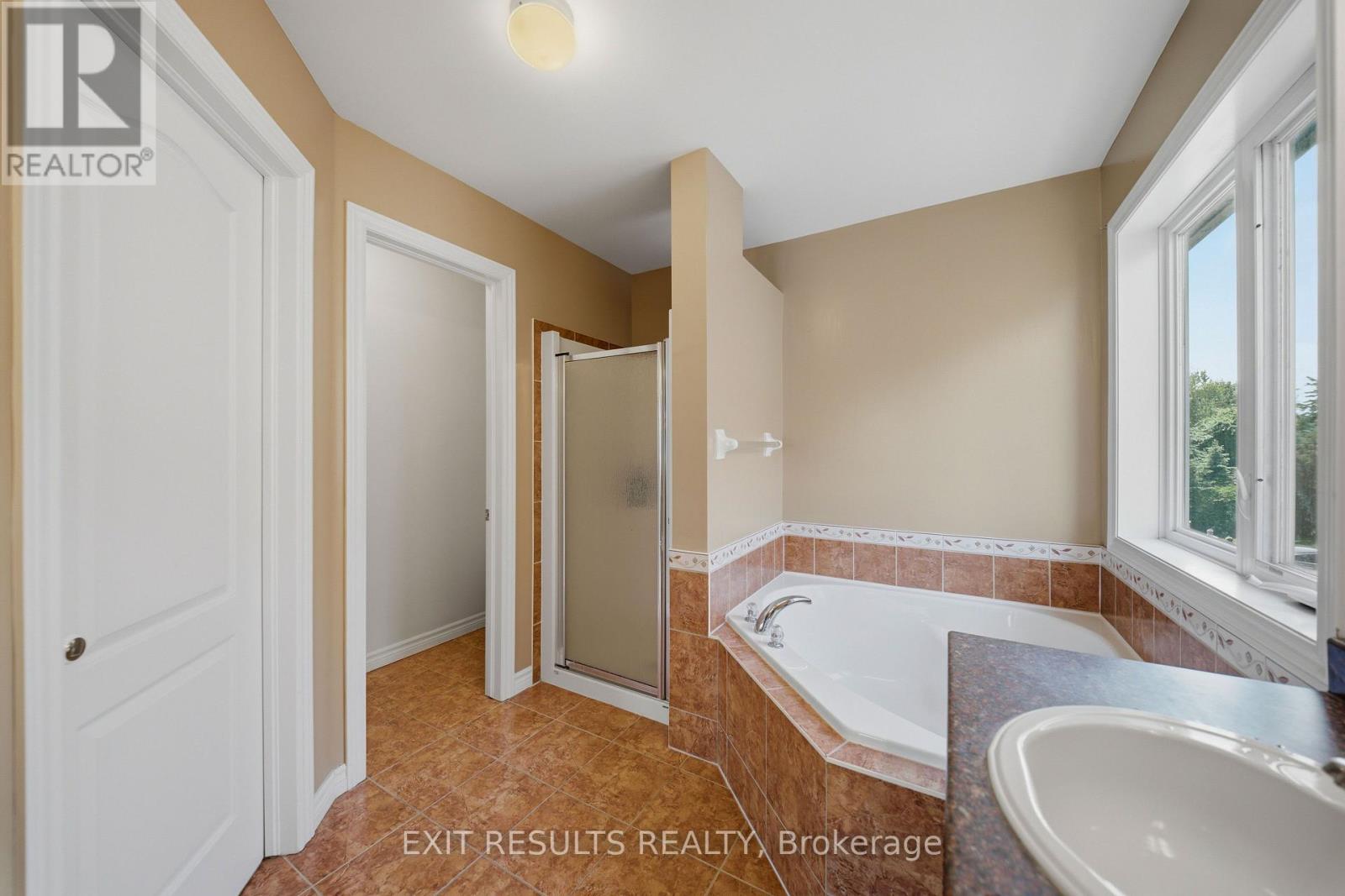 5B KEMP DRIVE - 26