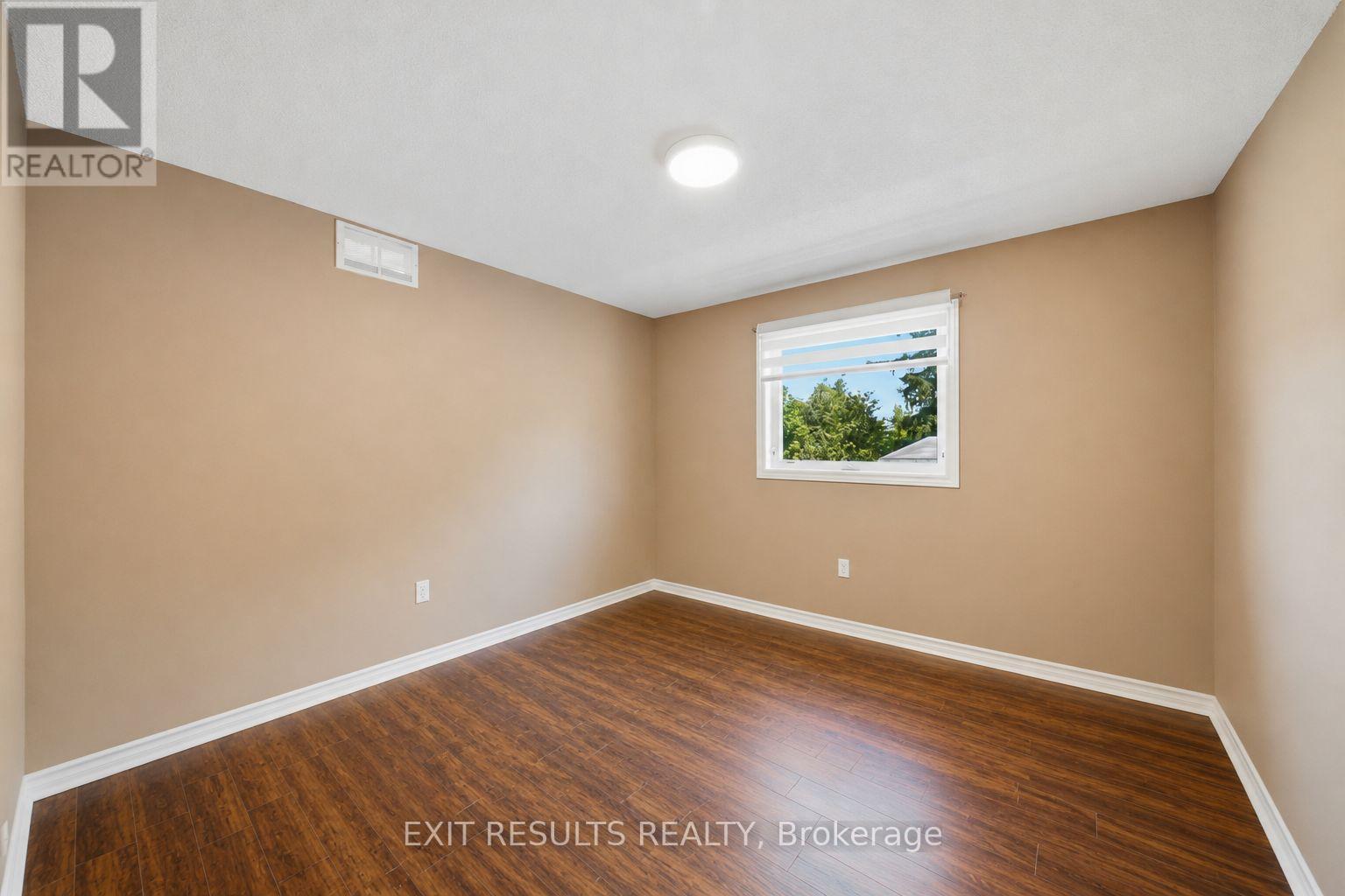 5B KEMP DRIVE - 31
