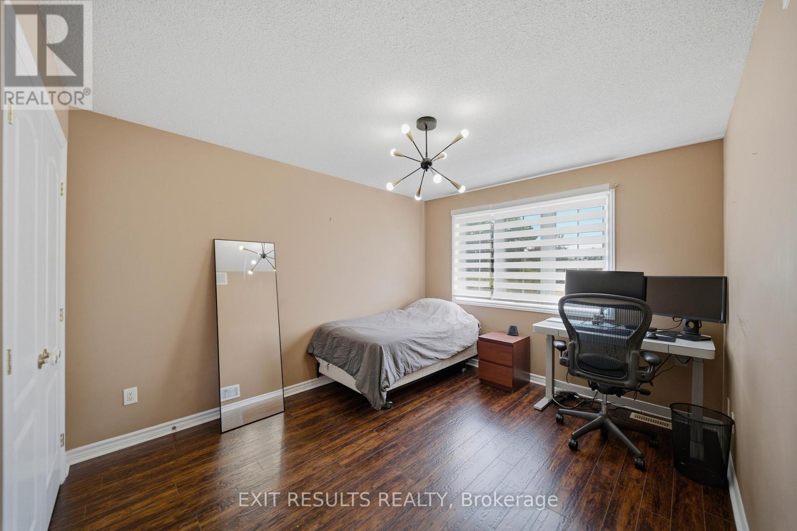 5B KEMP DRIVE - 33