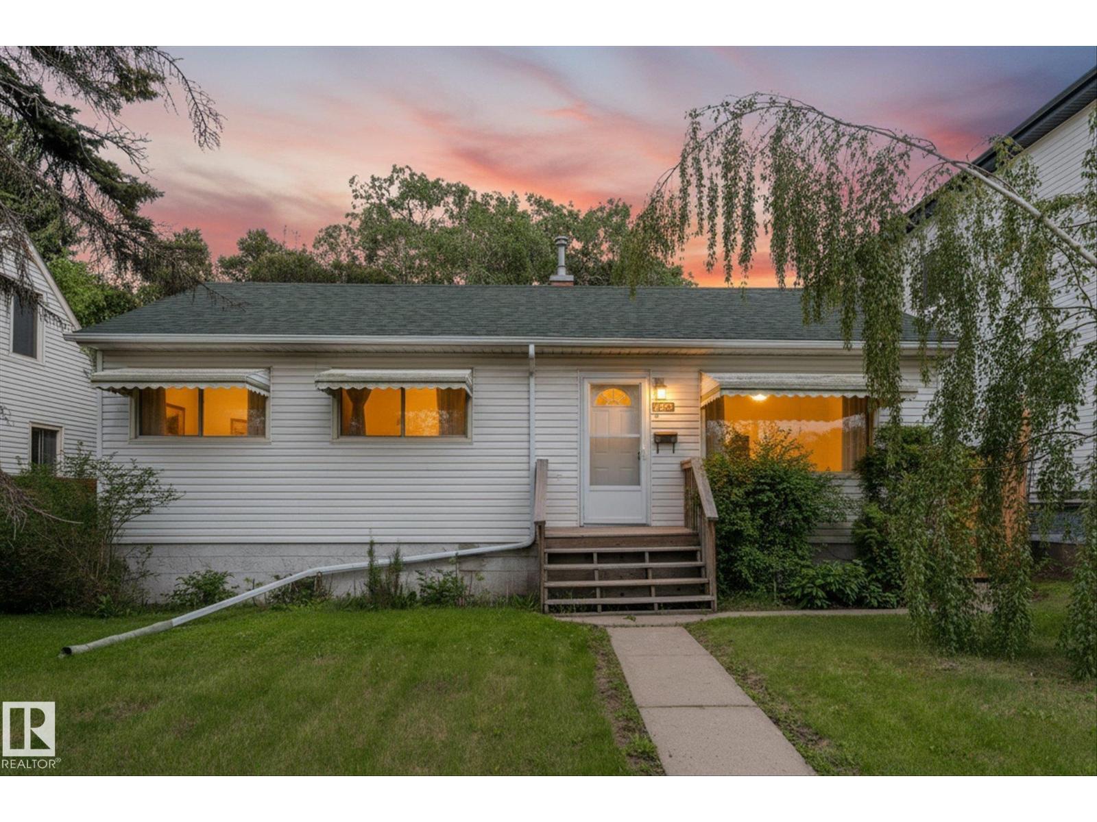 9315 86 ST NW - 1
