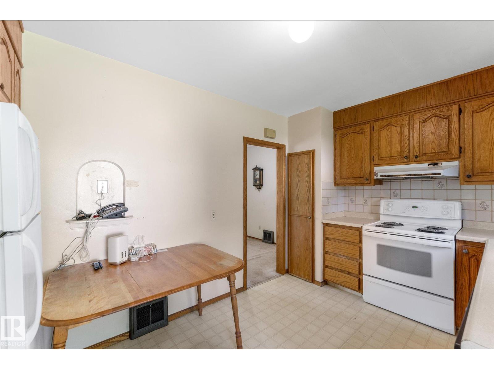 9315 86 ST NW - 10