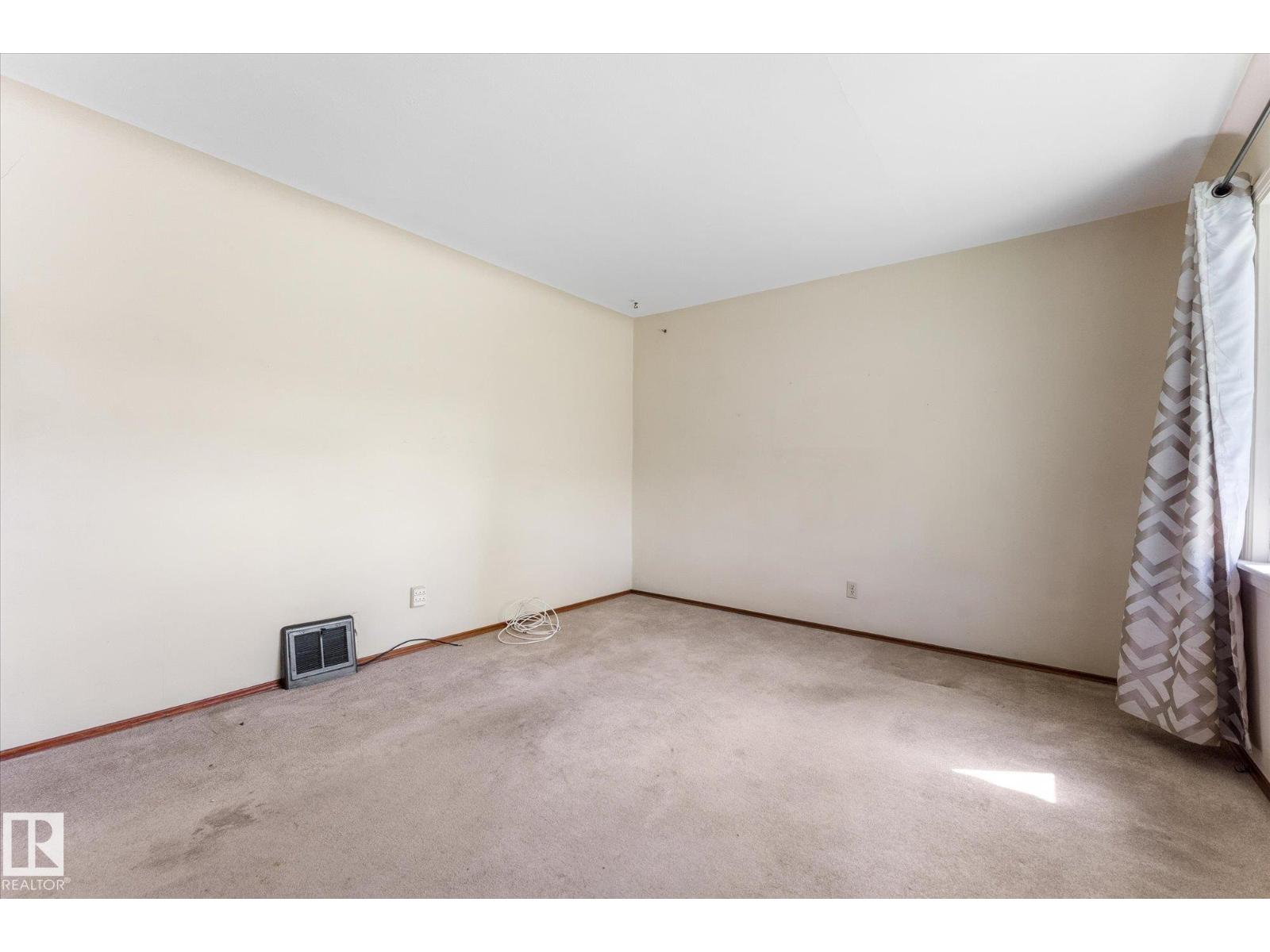 9315 86 ST NW - 14