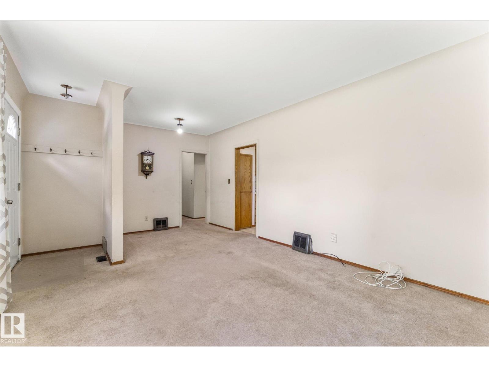 9315 86 ST NW - 15