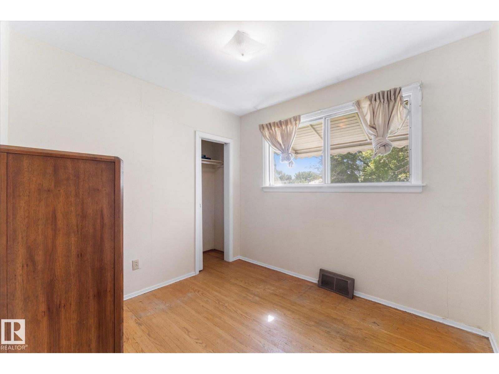 9315 86 ST NW - 18