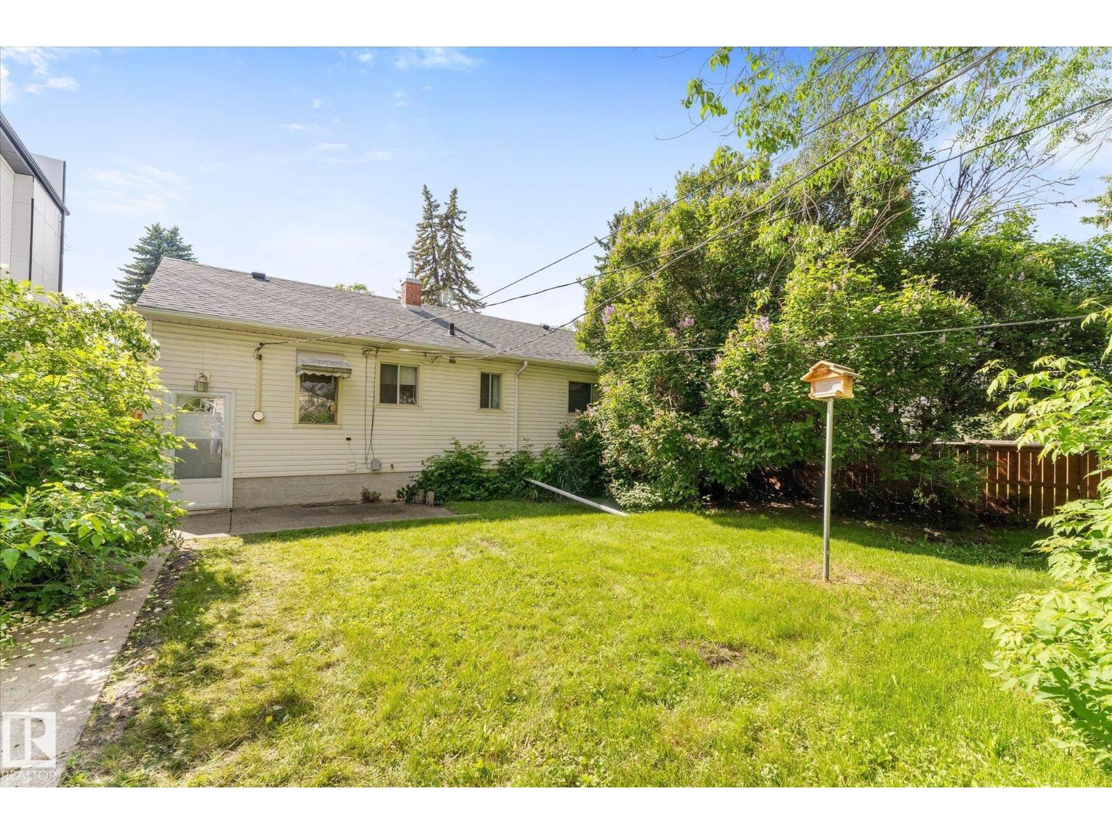 9315 86 ST NW - 2