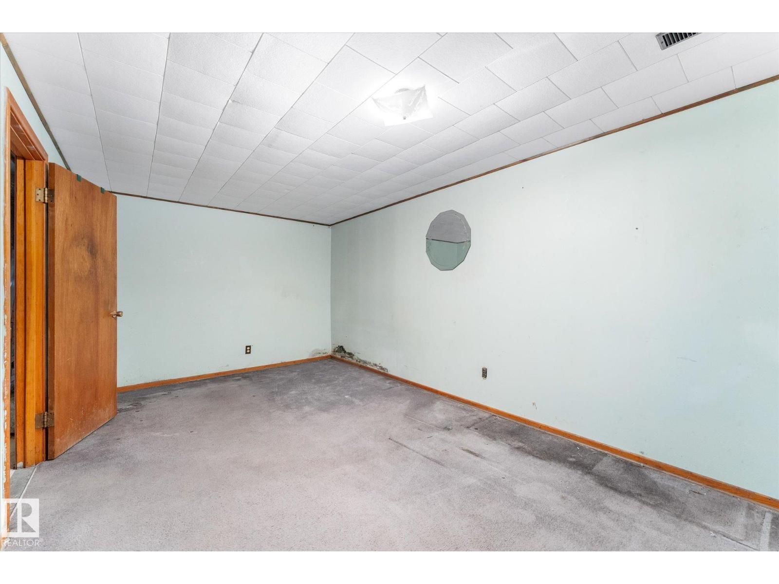 9315 86 ST NW - 24