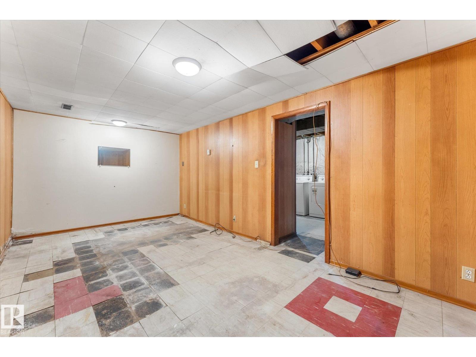 9315 86 ST NW - 25