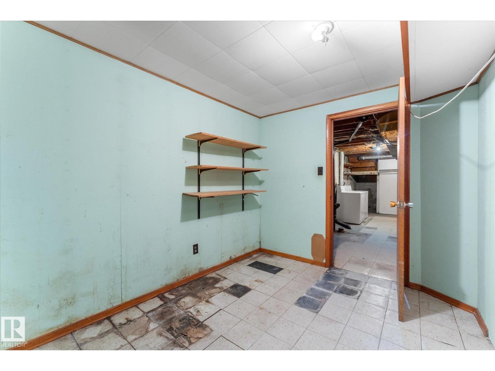 9315 86 ST NW - 29