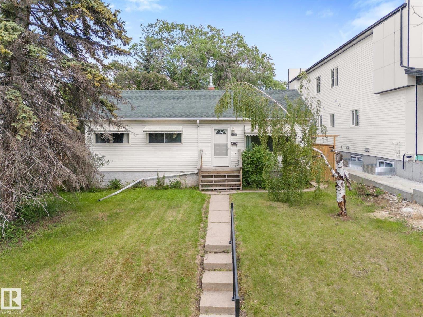 9315 86 ST NW - 34