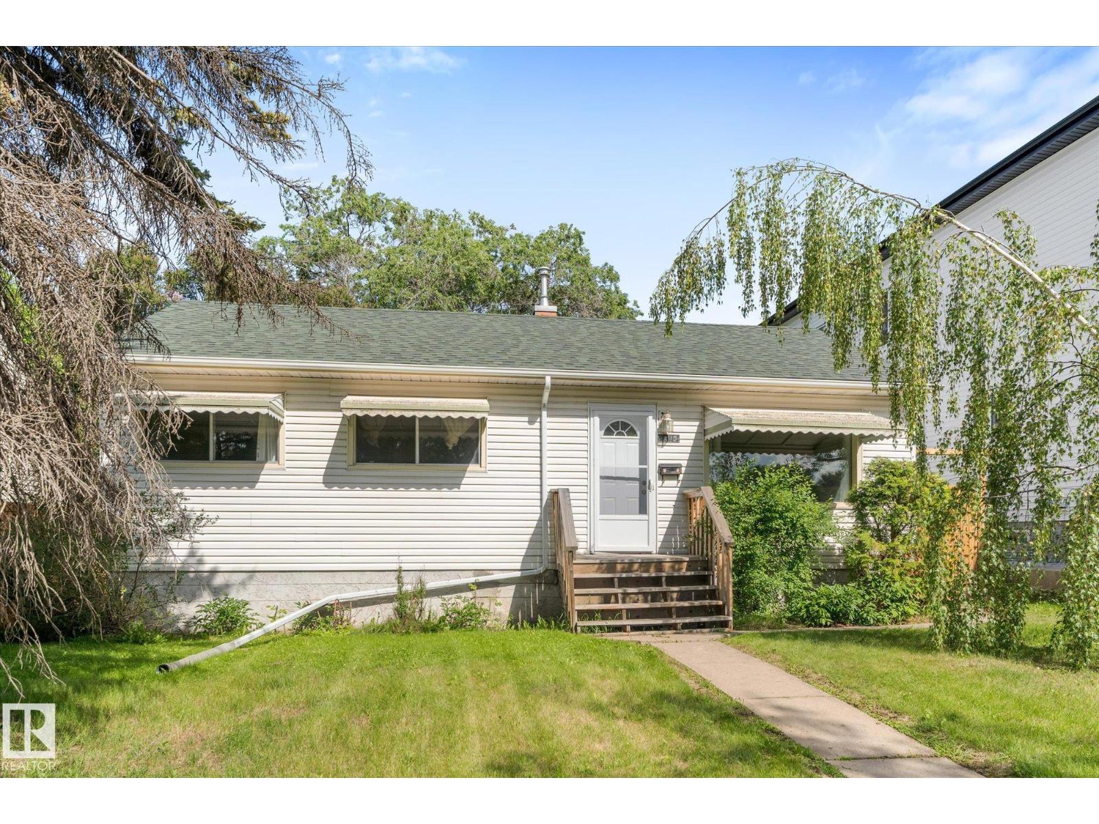 9315 86 ST NW - 35