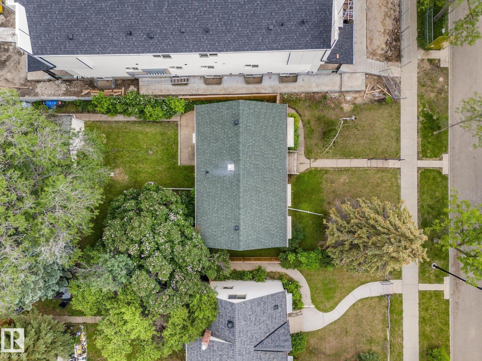 9315 86 ST NW - 37