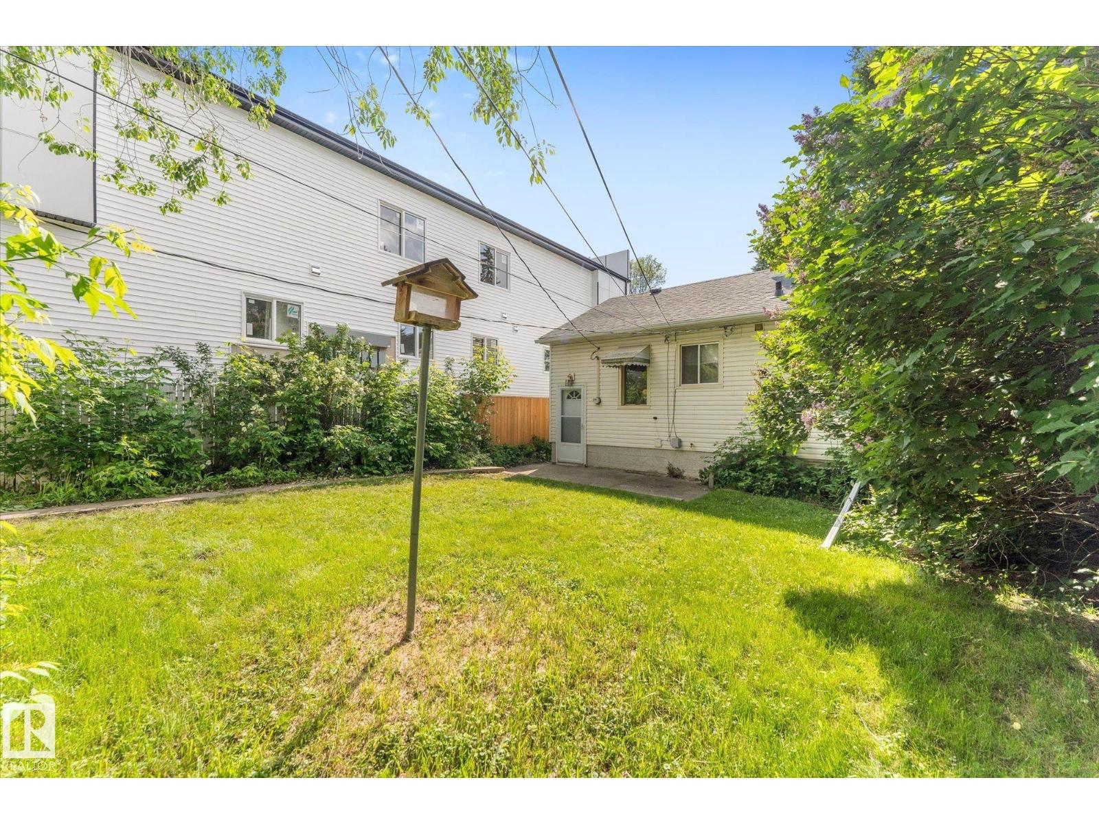 9315 86 ST NW - 4