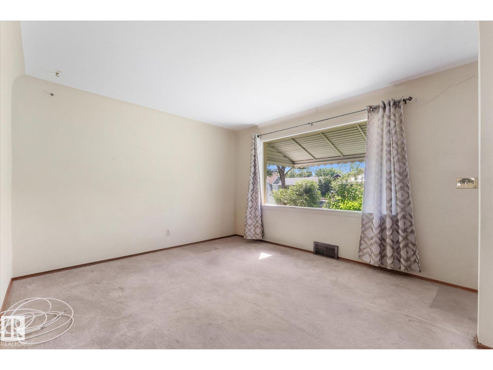 9315 86 ST NW - 7