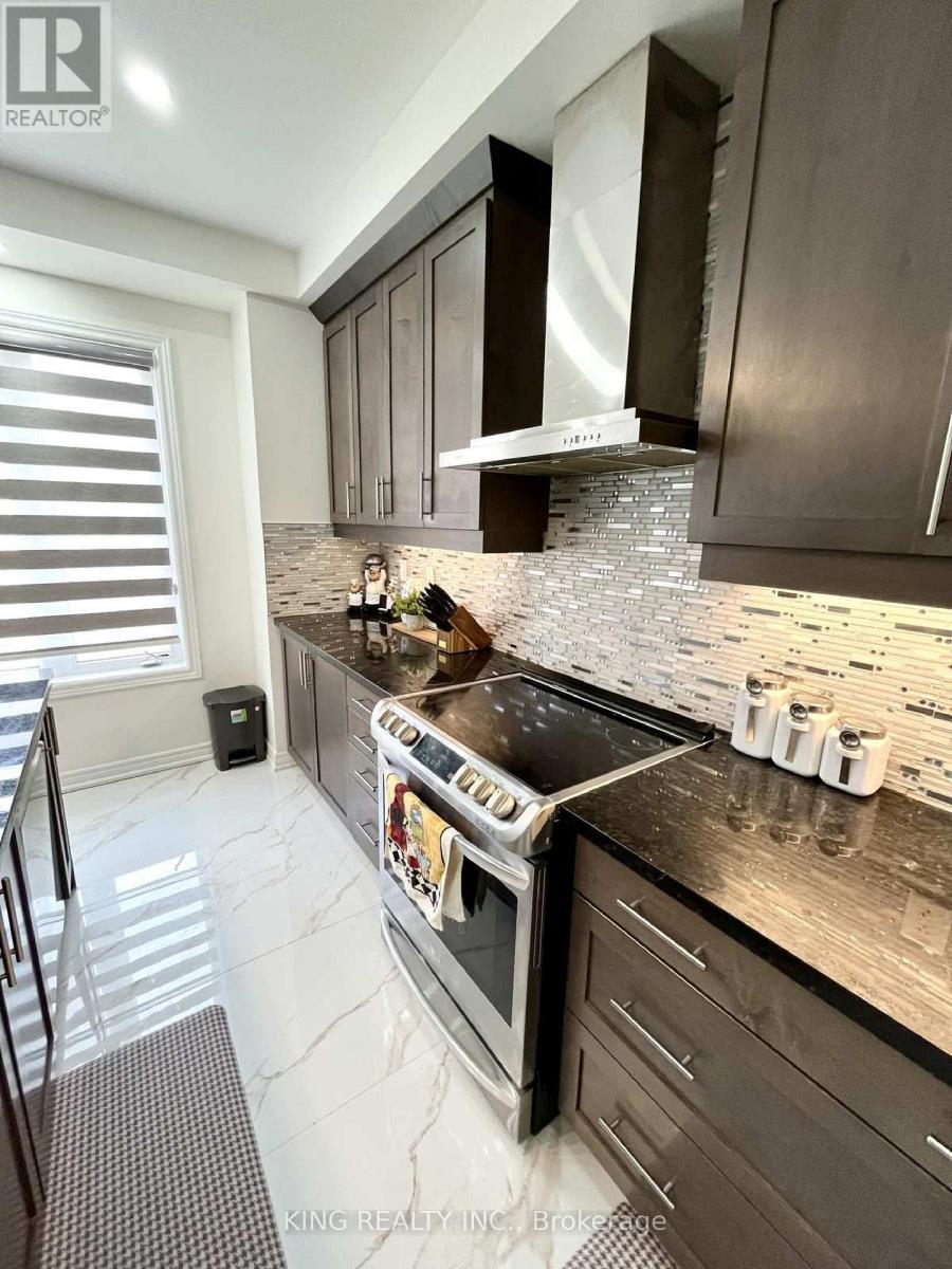 63 COBRIZA CRESCENT - 10