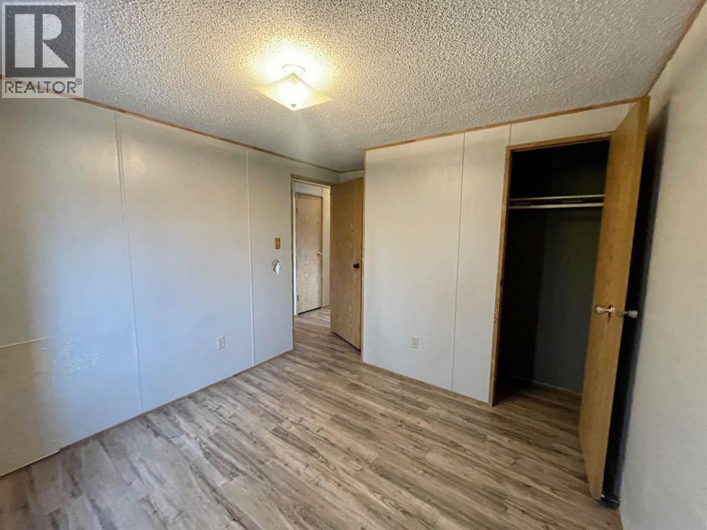 46 422 55 Street — photo 15