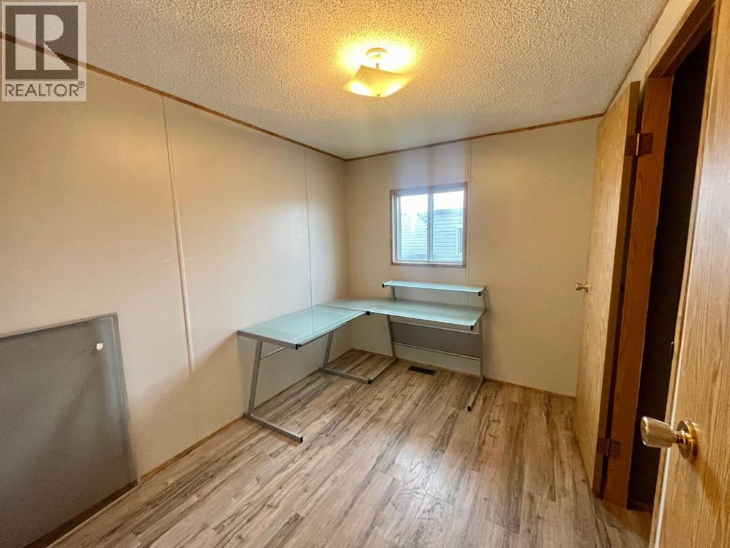 46 422 55 Street — photo 16