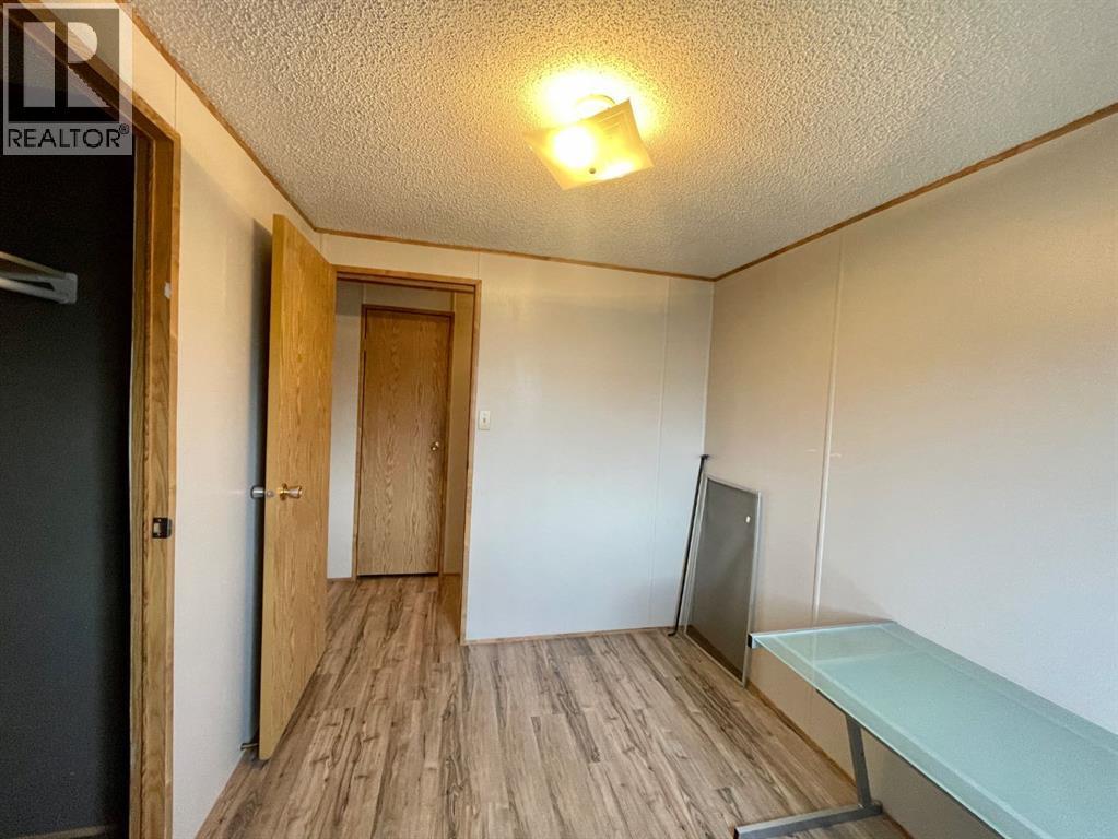 46 422 55 Street — photo 17